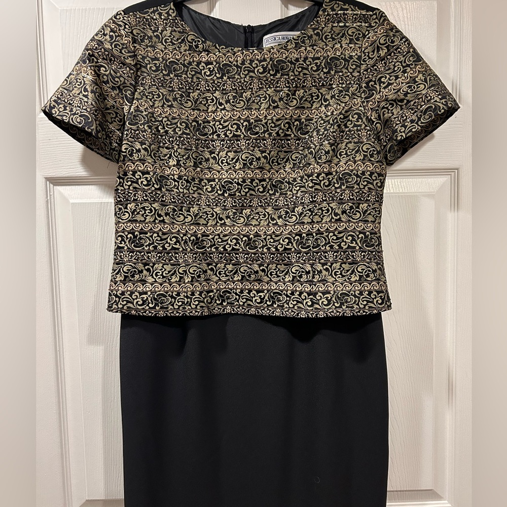 Jessica Howard gold and black dress. Elegant long dress with zipper back.